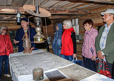 Мемориальный комплекс партизанской славы «Хованщина» посетили ветераны Барановичского узла